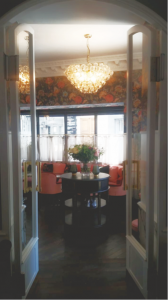 Entrée dans le salon rose